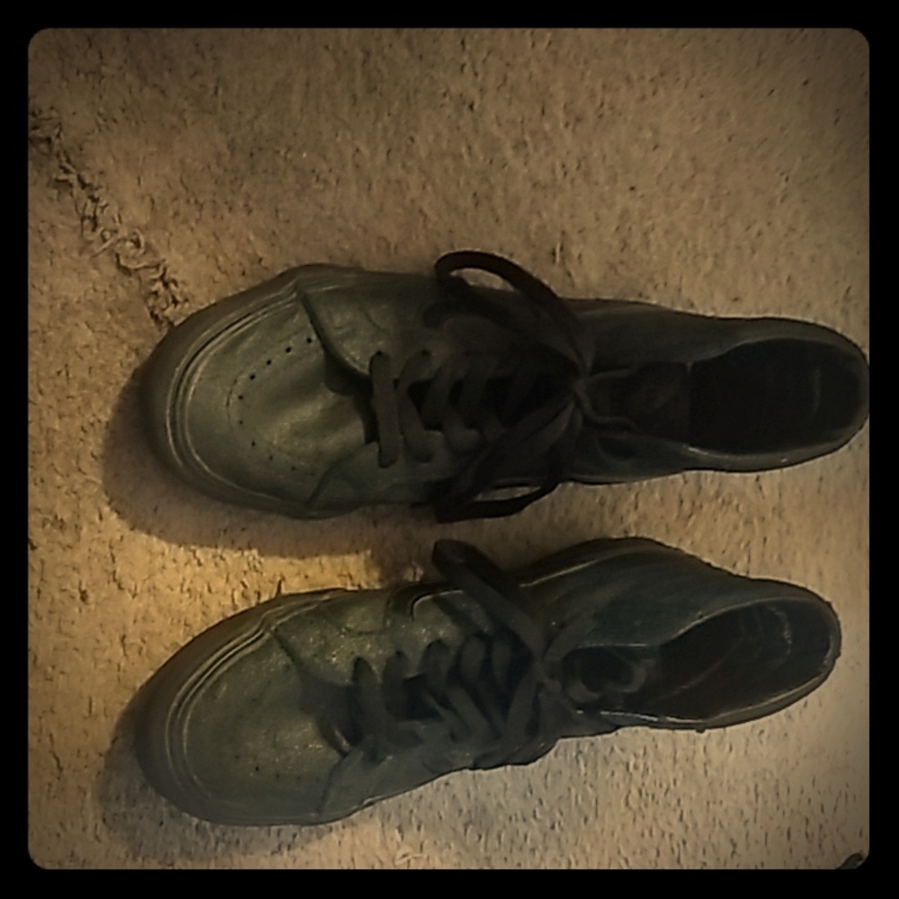 Leather/Suede Black high top Vans